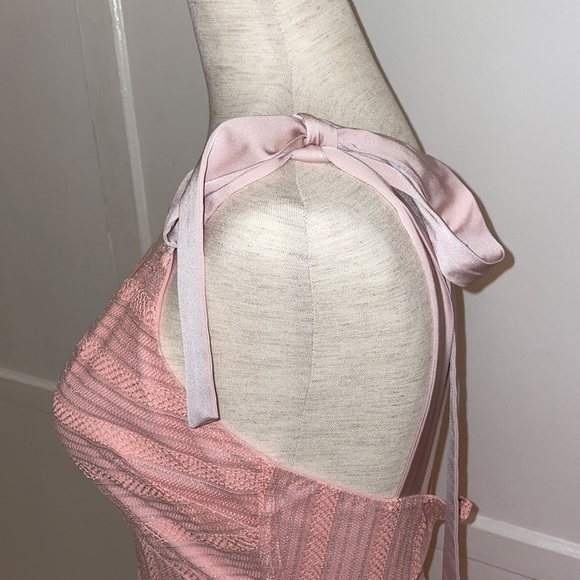 Lovers and friends pink formal dress - Picture 3 of 9